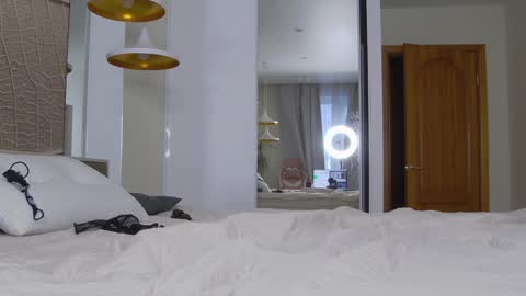 Amina Adelina online show from 01/12/25, 06:39