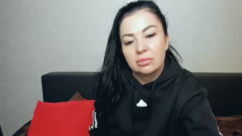 brilliantegirl_ online show from 11/15/25, 09:39