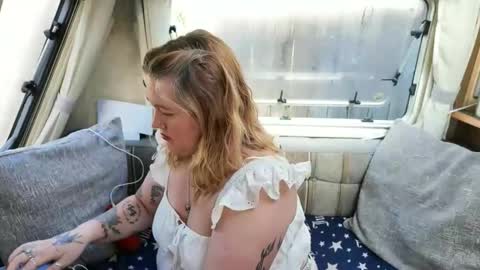 Snapshot of british_rosie chatting on 06/08/26, 07:42 Want to see more online show from 06/08/26, 07:42