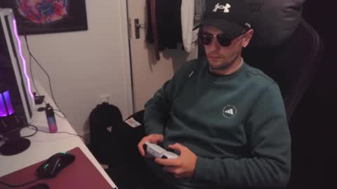 Snapshot of britishbigdick_ chatting on 09/22/25, 05:59 britishbigdick_ online show from 09/22/25, 05:59