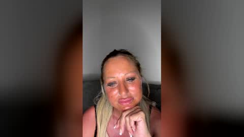 Snapshot of britishcumslut_10 chatting on 04/16/26, 10:23 britishcumslut_10 online show from 04/16/26, 10:23