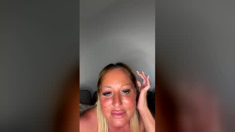 Snapshot of britishcumslut_10 chatting on 04/19/26, 06:54 britishcumslut_10 online show from 04/19/26, 06:54