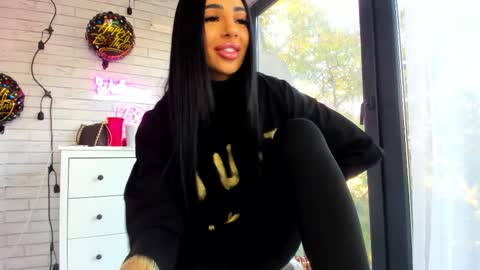 britney_charm online show from 10/17/25, 06:05