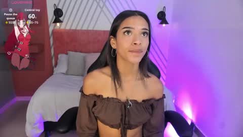 Snapshot of britney_collins_ chatting on 05/30/26, 01:19 britney_collins_ online show from 05/30/26, 01:19