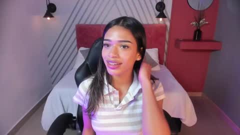 Snapshot of britney_collins_ chatting on 06/06/26, 01:27 britney_collins_ online show from 06/06/26, 01:27