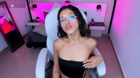 Snapshot of britney_collins_ chatting on 06/11/26, 01:20 britney_collins_ online show from 06/11/26, 01:20