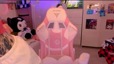 Snapshot of britney_lynch chatting on 10/24/25, 10:33 Britney online show from 10/24/25, 10:33