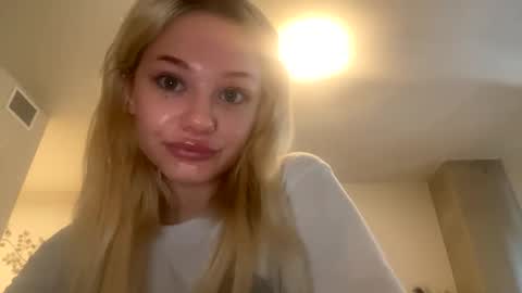 Snapshot of britneycherry08 chatting on 06/09/26, 09:48 britneycherry08 online show from 06/09/26, 09:48