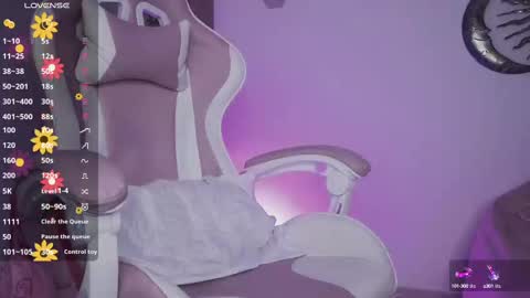 Snapshot of britt_grey chatting on 03/10/25, 11:27 britt grey online show from 03/10/25, 11:27