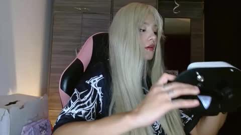 maru miaw   Please help me to reach 100 thumbs up online show from 11/20/25, 11:26