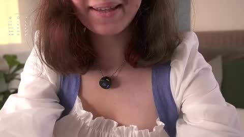 Snapshot of britthe chatting on 09/17/25, 11:34 Lina online show from 09/17/25, 11:34