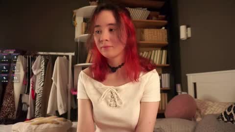 Snapshot of britthe chatting on 11/06/25, 11:22 Lina online show from 11/06/25, 11:22