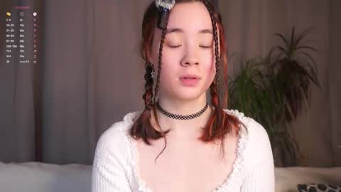 Snapshot of britthe chatting on 12/14/25, 11:26 Lina online show from 12/14/25, 11:26