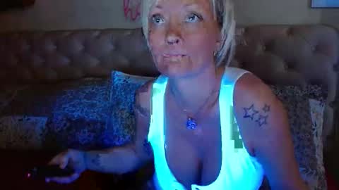 Snapshot of brittneychats81 chatting on 03/26/26, 04:23 brittneychats81 online show from 03/26/26, 04:23