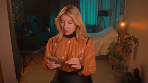 Snapshot of bronnica chatting on 12/16/25, 03:17 Anna online show from 12/16/25, 03:17