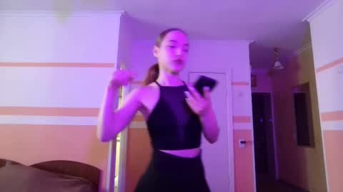 Snapshot of brookezantow chatting on 06/04/26, 10:10 Lina online show from 06/04/26, 10:10