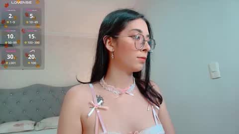 Snapshot of brooklove_doll chatting on 10/22/25, 04:40 Brook Loves online show from 10/22/25, 04:40