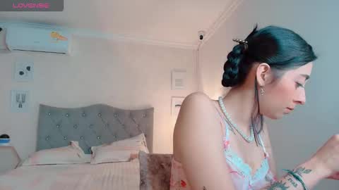 Snapshot of brooklove_doll chatting on 11/13/25, 04:22 Brook Loves online show from 11/13/25, 04:22