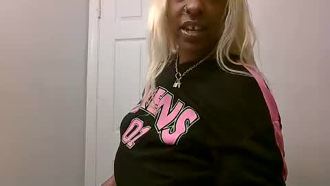 Snapshot of brooklyninfinity chatting on 11/16/25, 12:05 brooklyninfinity online show from 11/16/25, 12:05