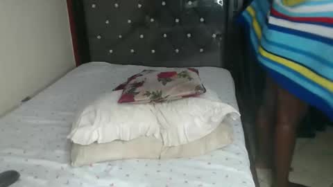 Snapshot of brownebony4 chatting on 10/17/25, 07:00 Brownie online show from 10/17/25, 07:00