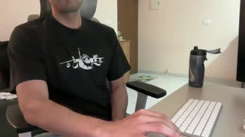 Snapshot of brownmeverick chatting on 06/19/26, 04:55 brownmeverick online show from 06/19/26, 04:55