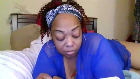 Snapshot of brownroundrenee chatting on 01/15/26, 06:11 brownroundrenee online show from 01/15/26, 06:11