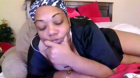 Snapshot of brownroundrenee chatting on 02/23/26, 03:42 brownroundrenee online show from 02/23/26, 03:42