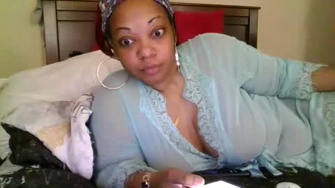 Snapshot of brownroundrenee chatting on 04/04/26, 10:02 brownroundrenee online show from 04/04/26, 10:02
