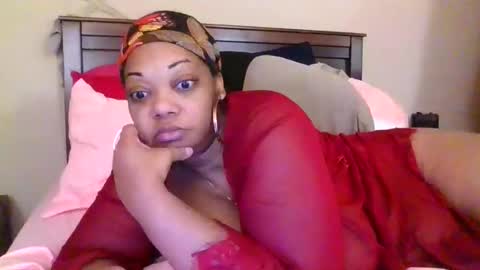 Snapshot of brownroundrenee chatting on 04/15/26, 10:11 brownroundrenee online show from 04/15/26, 10:11
