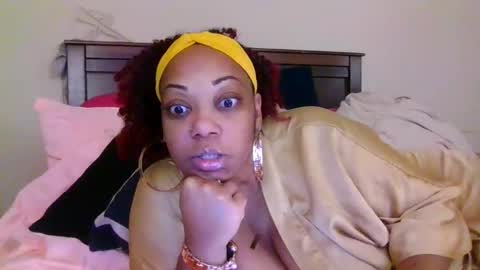 Snapshot of brownroundrenee chatting on 05/19/26, 09:37 brownroundrenee online show from 05/19/26, 09:37