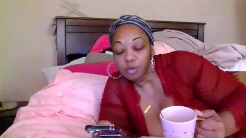 Snapshot of brownroundrenee chatting on 06/03/26, 06:35 brownroundrenee online show from 06/03/26, 06:35