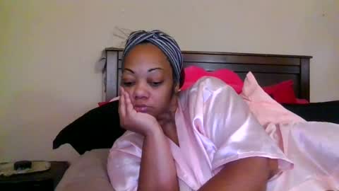 Snapshot of brownroundrenee chatting on 07/11/26, 11:35 brownroundrenee online show from 07/11/26, 11:35