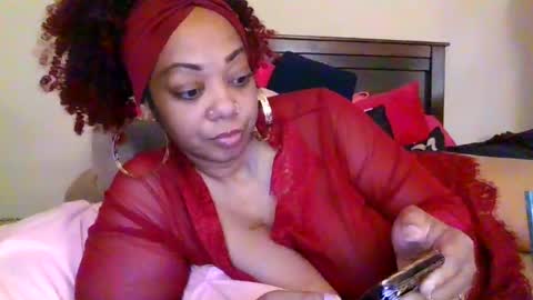 Snapshot of brownroundrenee chatting on 07/25/26, 11:41 brownroundrenee online show from 07/25/26, 11:41