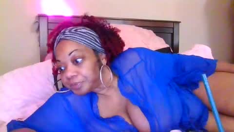Snapshot of brownroundrenee chatting on 07/27/26, 10:55 brownroundrenee online show from 07/27/26, 10:55
