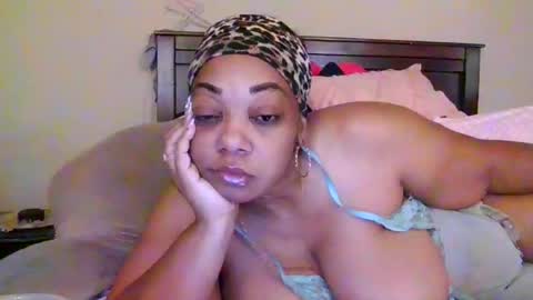Snapshot of brownroundrenee chatting on 08/01/26, 11:09 brownroundrenee online show from 08/01/26, 11:09