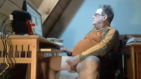 Snapshot of brubar chatting on 03/10/25, 03:12 brubar online show from 03/10/25, 03:12