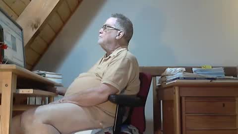Snapshot of brubar chatting on 10/11/25, 09:24 brubar online show from 10/11/25, 09:24