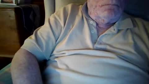 Snapshot of brubar chatting on 10/20/25, 12:00 brubar online show from 10/20/25, 12:00