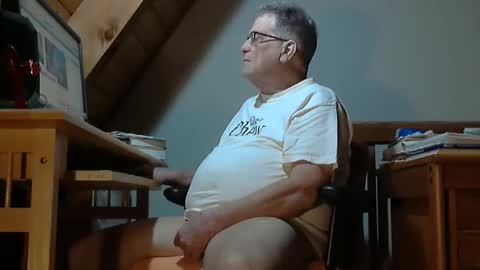 Snapshot of brubar chatting on 04/17/26, 03:31 brubar online show from 04/17/26, 03:31