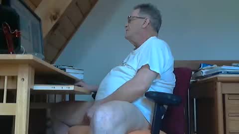 Snapshot of brubar chatting on 04/17/26, 03:37 brubar online show from 04/17/26, 03:37