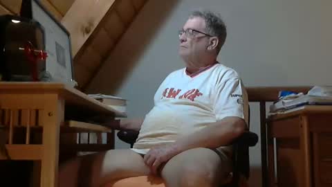 Snapshot of brubar chatting on 05/06/26, 02:40 brubar online show from 05/06/26, 02:40