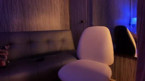 Snapshot of brucesmiith chatting on 09/24/25, 02:48 brucesmiith online show from 09/24/25, 02:48