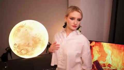 Snapshot of brunaalcorn chatting on 12/01/25, 08:25 Doris online show from 12/01/25, 08:25