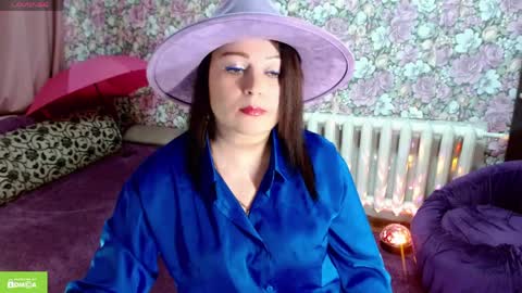 Julia online show from 04/01/26, 08:39