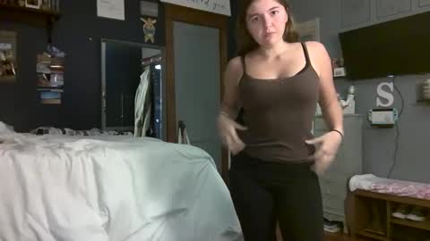 brunettebaby040 online show from 09/11/25, 11:38