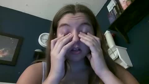 brunettebaby040 online show from 09/14/25, 11:59