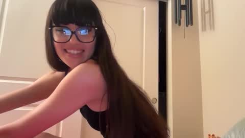 Snapshot of brunettefantasy4848 chatting on 04/10/26, 04:17 brunettefantasy4848 online show from 04/10/26, 04:17