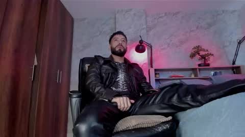 Snapshot of bruno_woods chatting on 10/28/25, 01:36 Andres Suarez online show from 10/28/25, 01:36