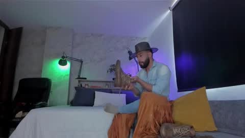 Snapshot of bruno_woods chatting on 10/30/25, 02:29 Andres Suarez online show from 10/30/25, 02:29