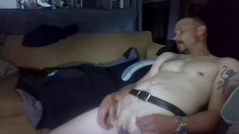 Snapshot of brutal3anddone chatting on 11/19/25, 04:29 brutal3anddone online show from 11/19/25, 04:29